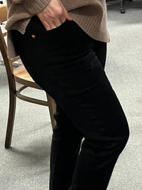 Sue Straight Cut Jeans- Black