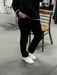 Sue Straight Cut Jeans- Black