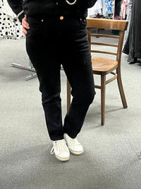 Sue Straight Cut Jeans- Black